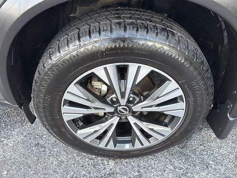 Used 2022 Nissan Rogue SV image 32