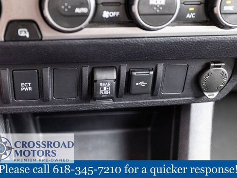 Used 2022 Toyota Tacoma SR5 AWD/4WD image 35