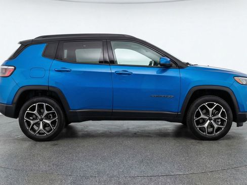 Used 2025 Jeep Compass Limited AWD/4WD image 9