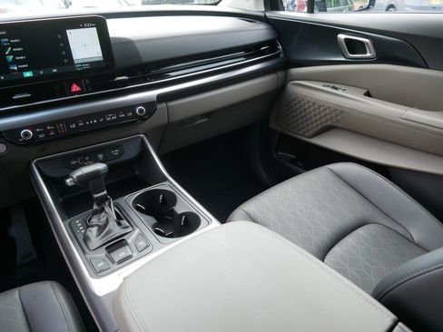 Certified 2026 Kia Carnival FWD image 11