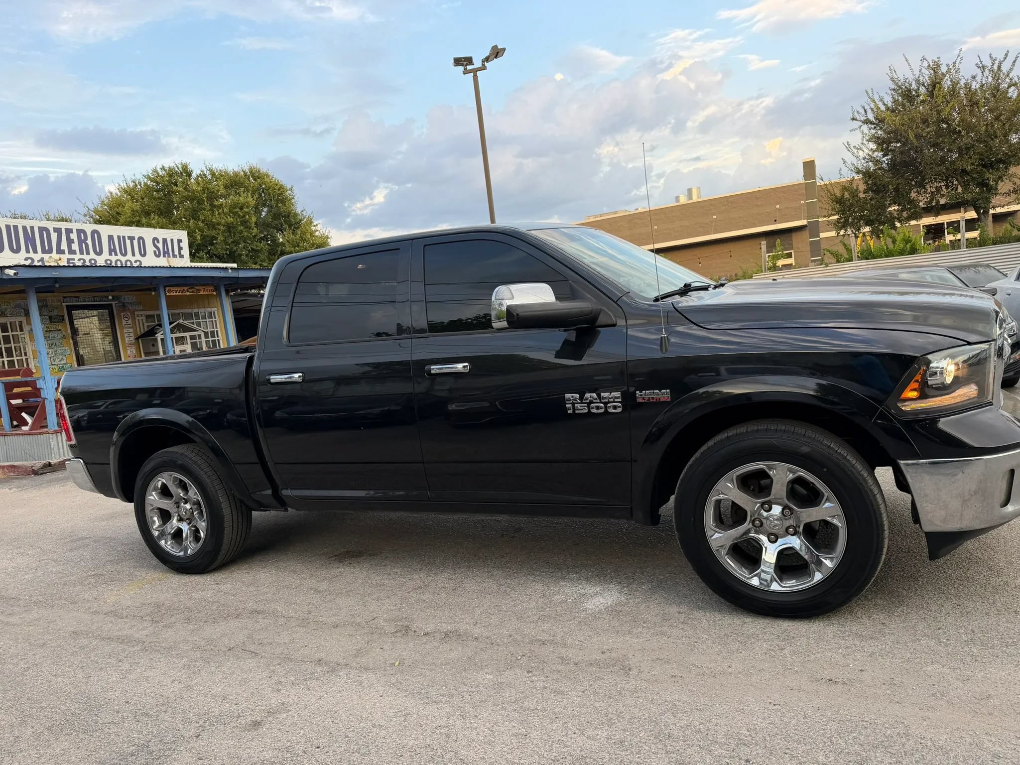Used 2016 RAM 1500 Laramie w/ Convenience Group AWD/4WD image 7