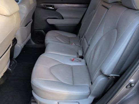 Certified 2021 Toyota Highlander Limited image 17