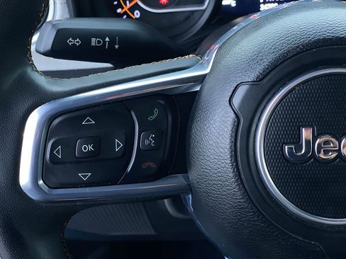 Used 2024 Jeep Wrangler Sahara image 12