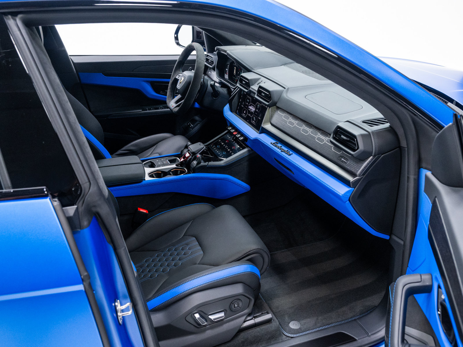 Used 2025 Lamborghini Urus SE AWD/4WD image 60