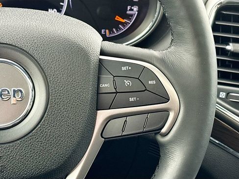 Used 2018 Jeep Grand Cherokee Overland AWD/4WD image 12