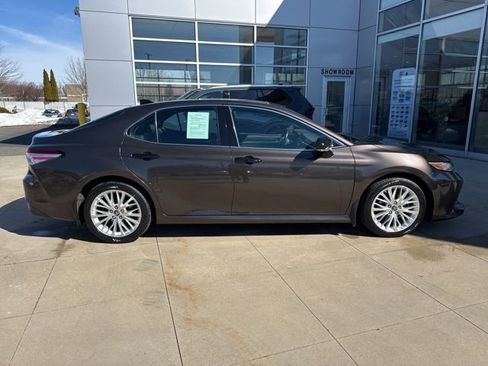 Used 2019 Toyota Camry XLE image 8