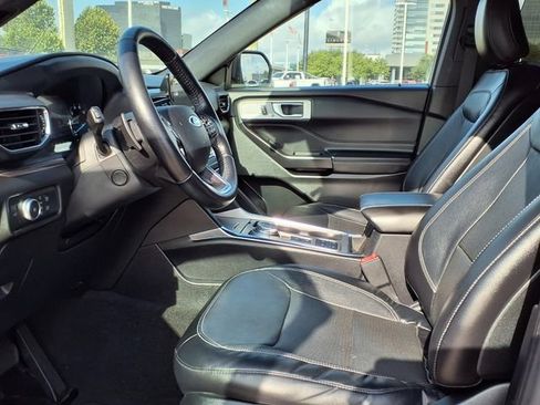 Used 2020 Ford Explorer Limited RWD image 4