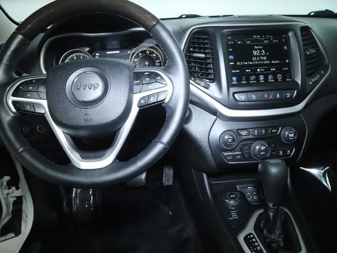 Used 2018 Jeep Cherokee Overland w/ Technology Group AWD/4WD image 31