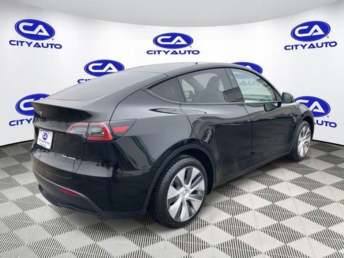 Used 2023 Tesla Model Y Long Range image 3