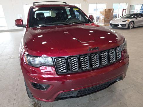 Used 2019 Jeep Grand Cherokee Altitude AWD/4WD image 4