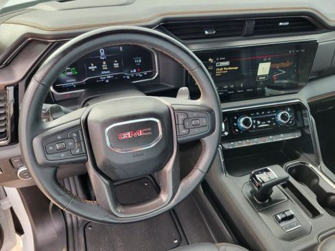 Used 2024 GMC Sierra 1500 AT4 w/ Technology Package AWD/4WD image 11