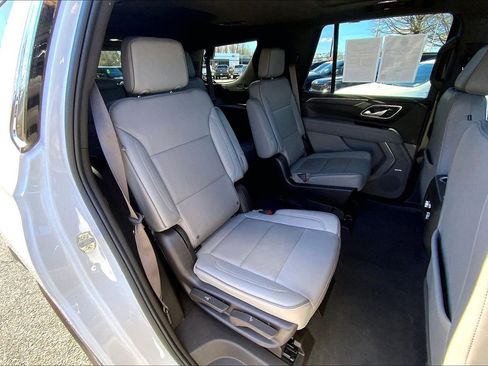 Used 2022 GMC Yukon SLT w/ SLT Premium Package image 19