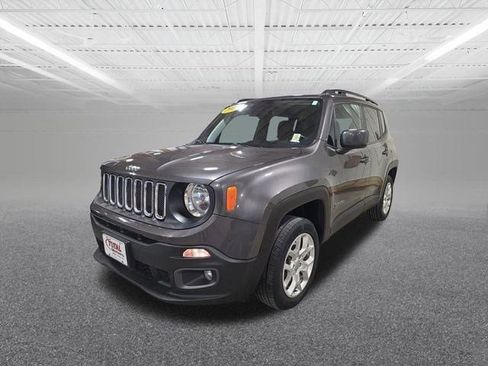 Used 2018 Jeep Renegade Latitude w/ Cold Weather Group image 2