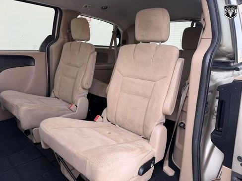 Used 2016 Dodge Grand Caravan SXT FWD image 17