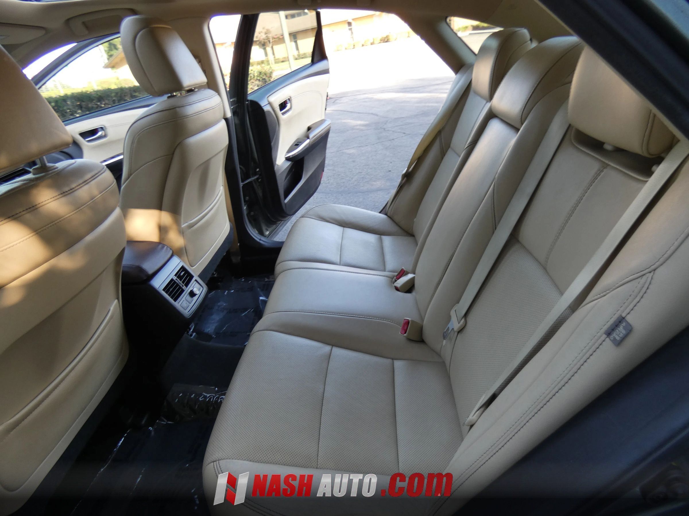 Used 2013 Toyota Avalon Limited FWD image 40