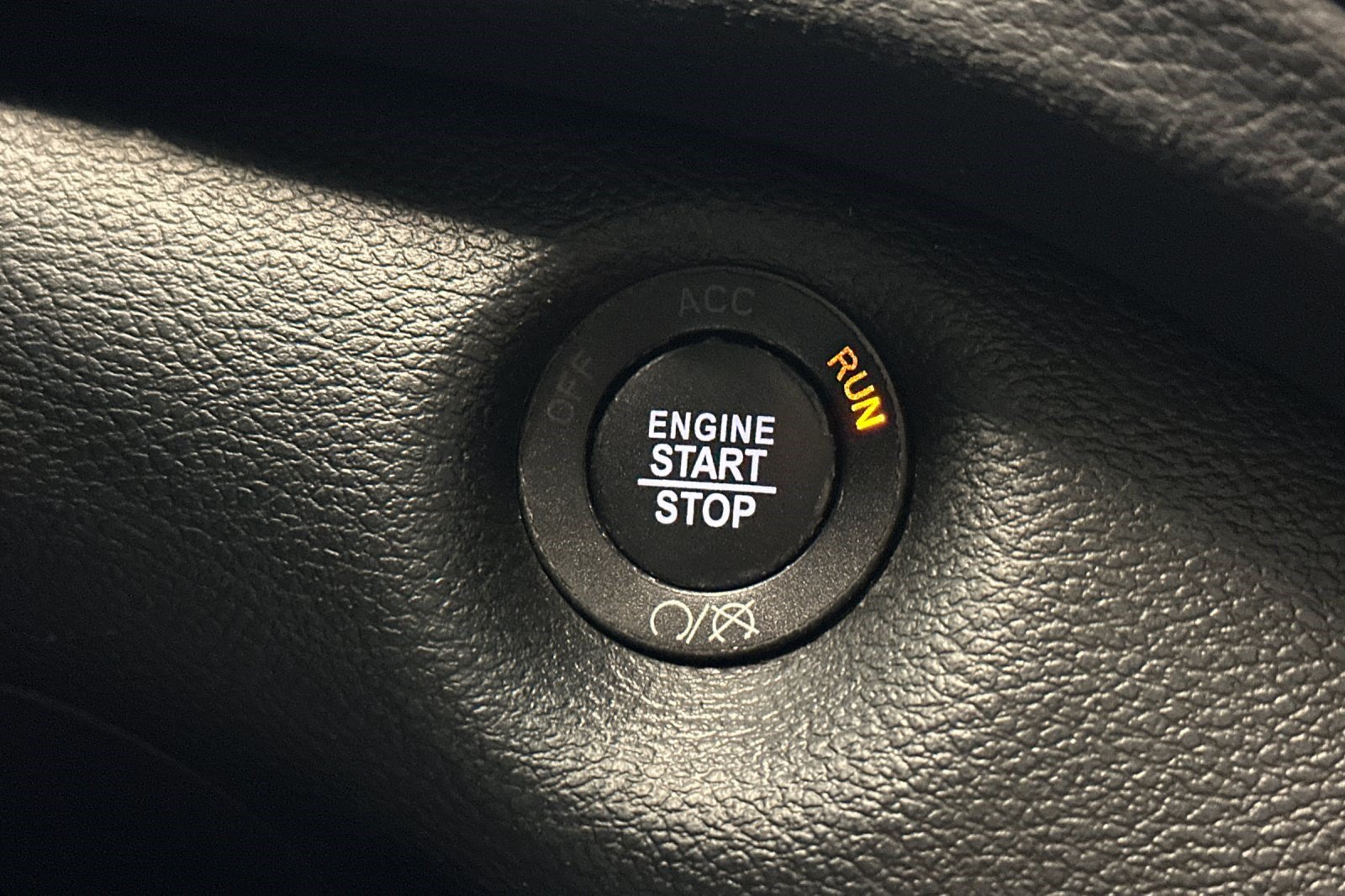 Used 2019 Jeep Cherokee Trailhawk AWD/4WD image 16