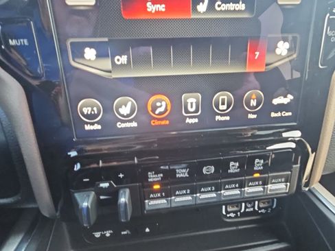 Used 2019 RAM 2500 Laramie AWD/4WD image 16