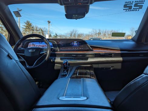 Used 2022 Cadillac Escalade Premium Luxury image 33