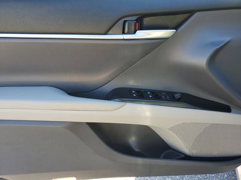 Used 2019 Toyota Camry SE image 17