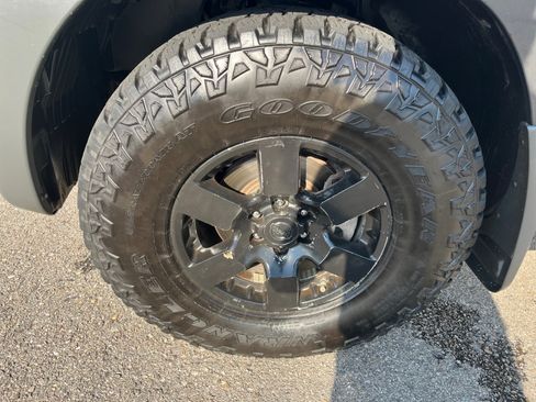 Used 2011 Nissan Xterra PRO-4X AWD/4WD image 26