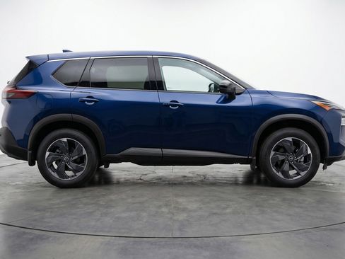 Used 2025 Nissan Rogue SV image 11