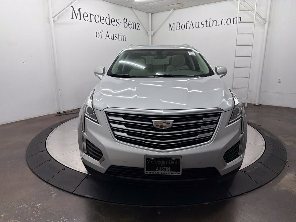 Used 2017 Cadillac XT5 Luxury FWD image 2