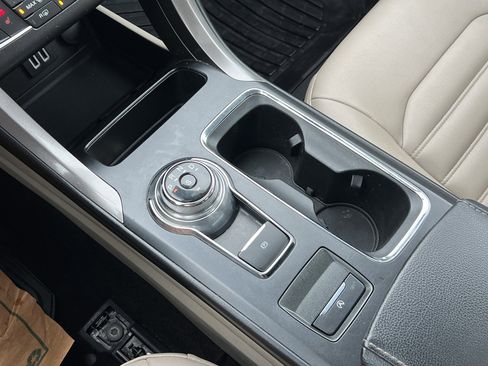 Used 2019 Ford Fusion SEL image 21