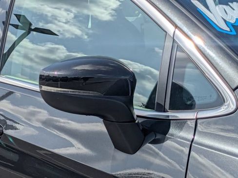 Used 2023 Chrysler Pacifica Touring-L FWD image 12