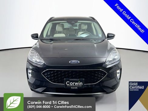 Used 2020 Ford Escape Titanium image 4