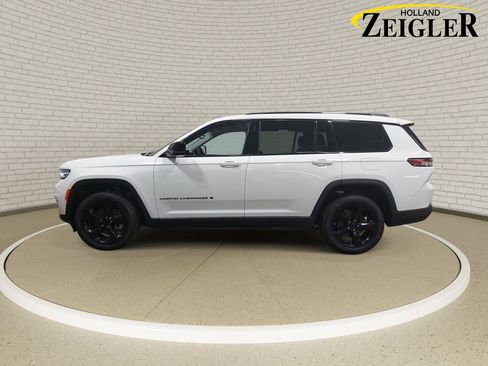 Used 2023 Jeep Grand Cherokee L Limited w/ Black Appearance Package image 8