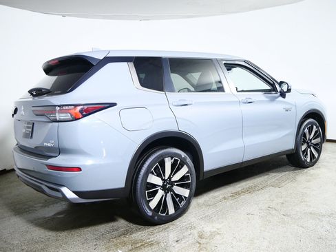 New 2026 Mitsubishi Outlander SE AWD/4WD image 2