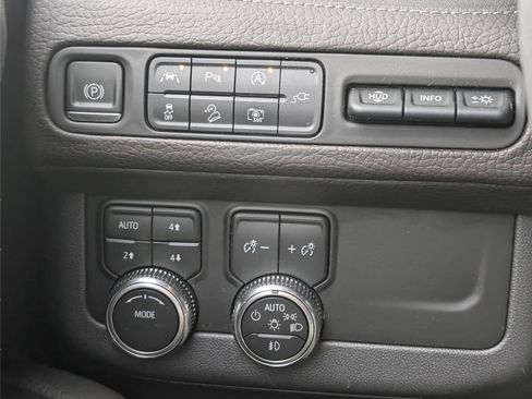 Used 2022 GMC Yukon Denali AWD/4WD image 33