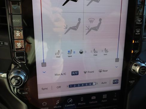 Used 2025 RAM 3500 Laramie image 24