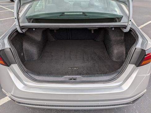 Used 2024 Nissan Altima 2.5 SV FWD image 31