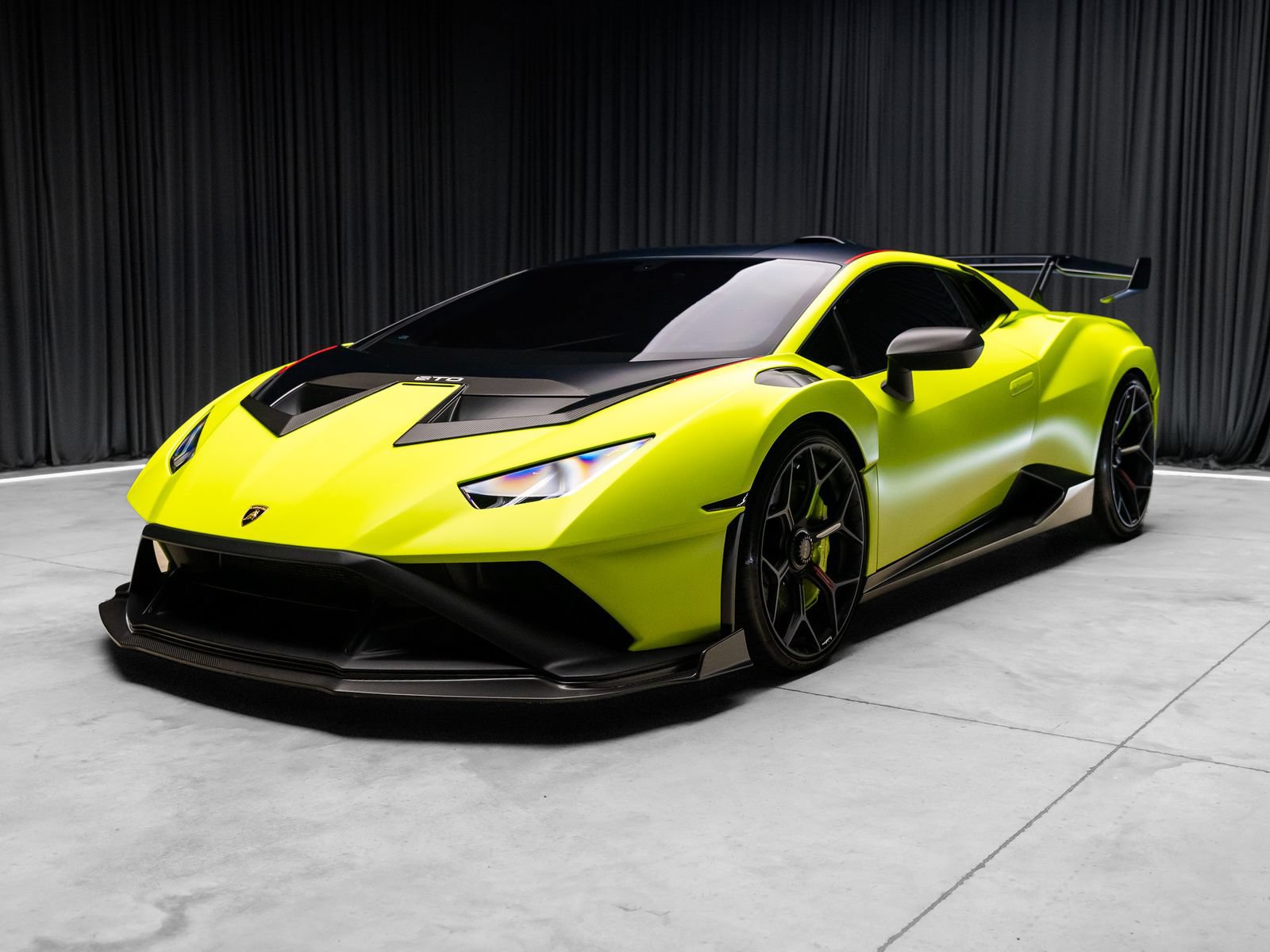 Used 2022 Lamborghini Huracan STO RWD image 28