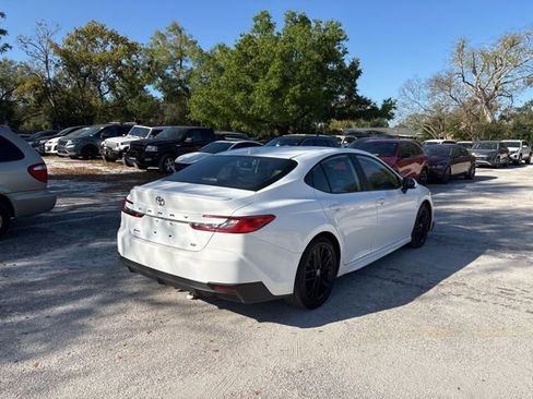 Used 2025 Toyota Camry SE image 4