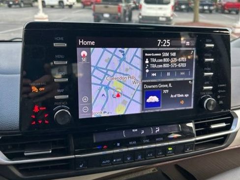 Used 2021 Toyota Sienna XLE w/ XLE Plus Package FWD image 17