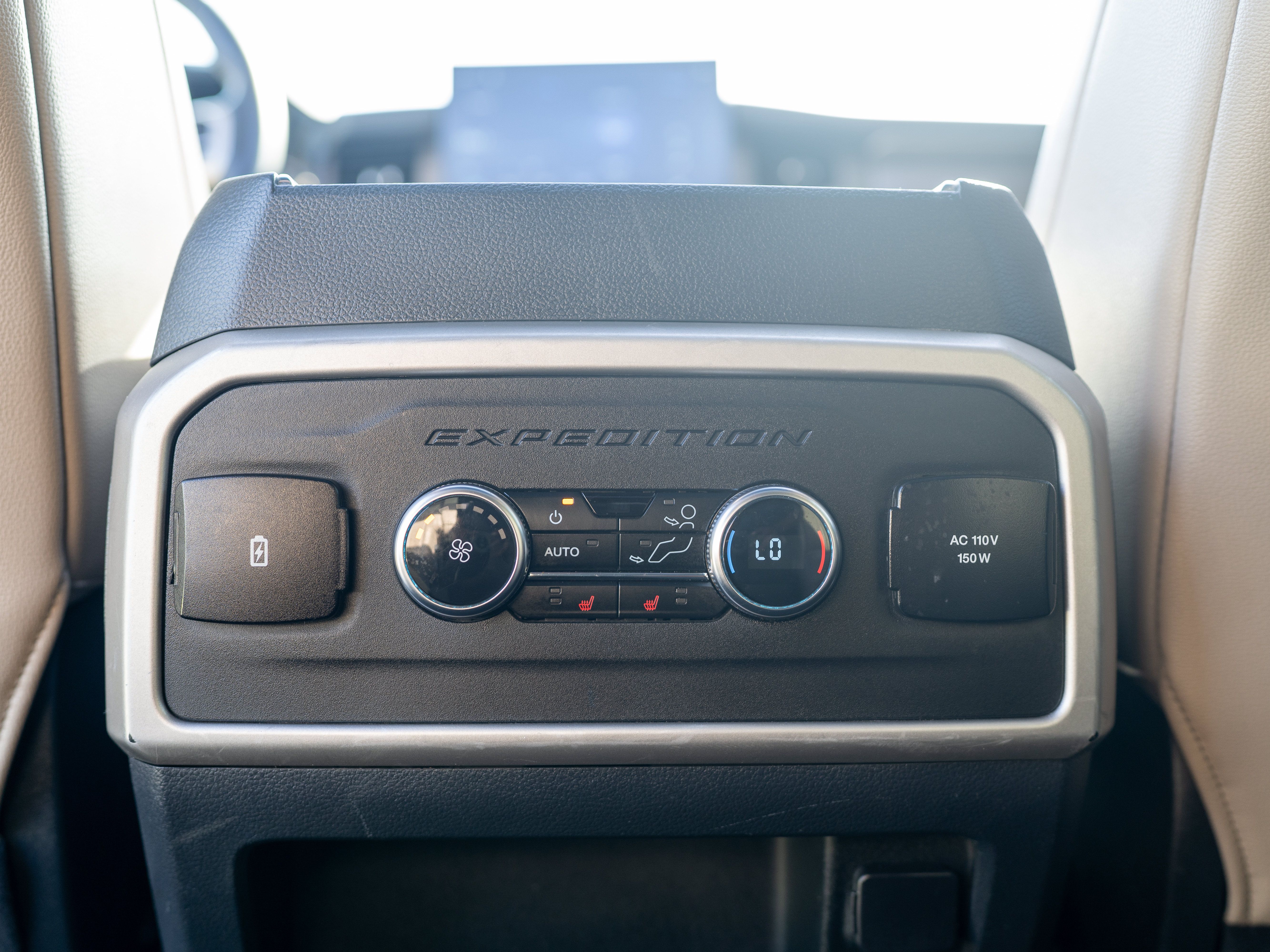 Used 2024 Ford Expedition Limited AWD/4WD image 10