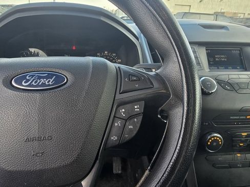 Used 2017 Ford Edge SE image 23