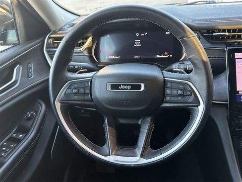 Used 2022 Jeep Grand Cherokee L Limited image 19