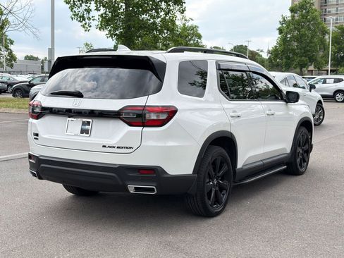 Used 2025 Honda Pilot Black Edition image 9