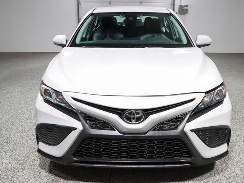 Used 2024 Toyota Camry SE FWD image 4