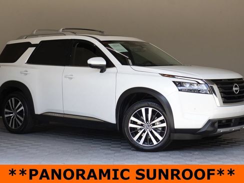Used 2025 Nissan Pathfinder Platinum w/ Cargo Package FWD image 2