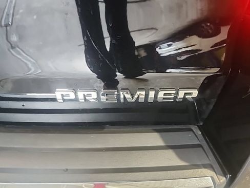 Used 2019 Chevrolet Suburban Premier AWD/4WD image 7