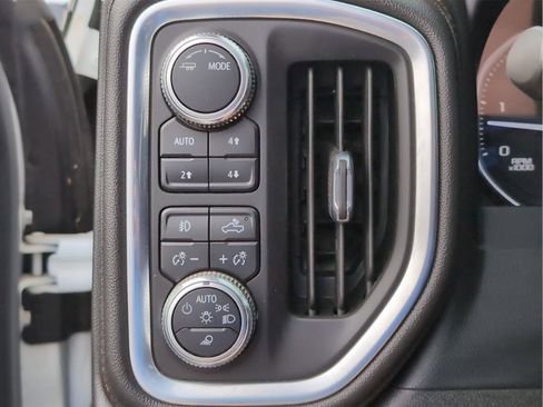 Used 2022 GMC Sierra 2500 AT4 w/ AT4 Preferred Package image 23