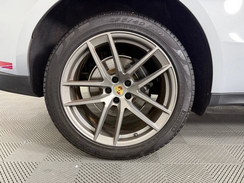 Certified 2025 Porsche Macan AWD/4WD image 13