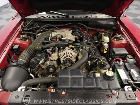 Used 2004 Ford Mustang GT RWD image 3