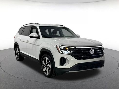 Used 2025 Volkswagen Atlas SE AWD/4WD image 3