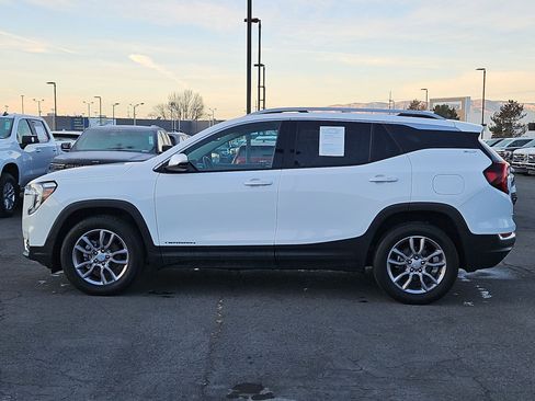 Used 2023 GMC Terrain SLT image 10