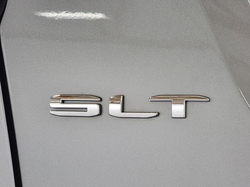 Used 2023 GMC Acadia SLT AWD/4WD image 10